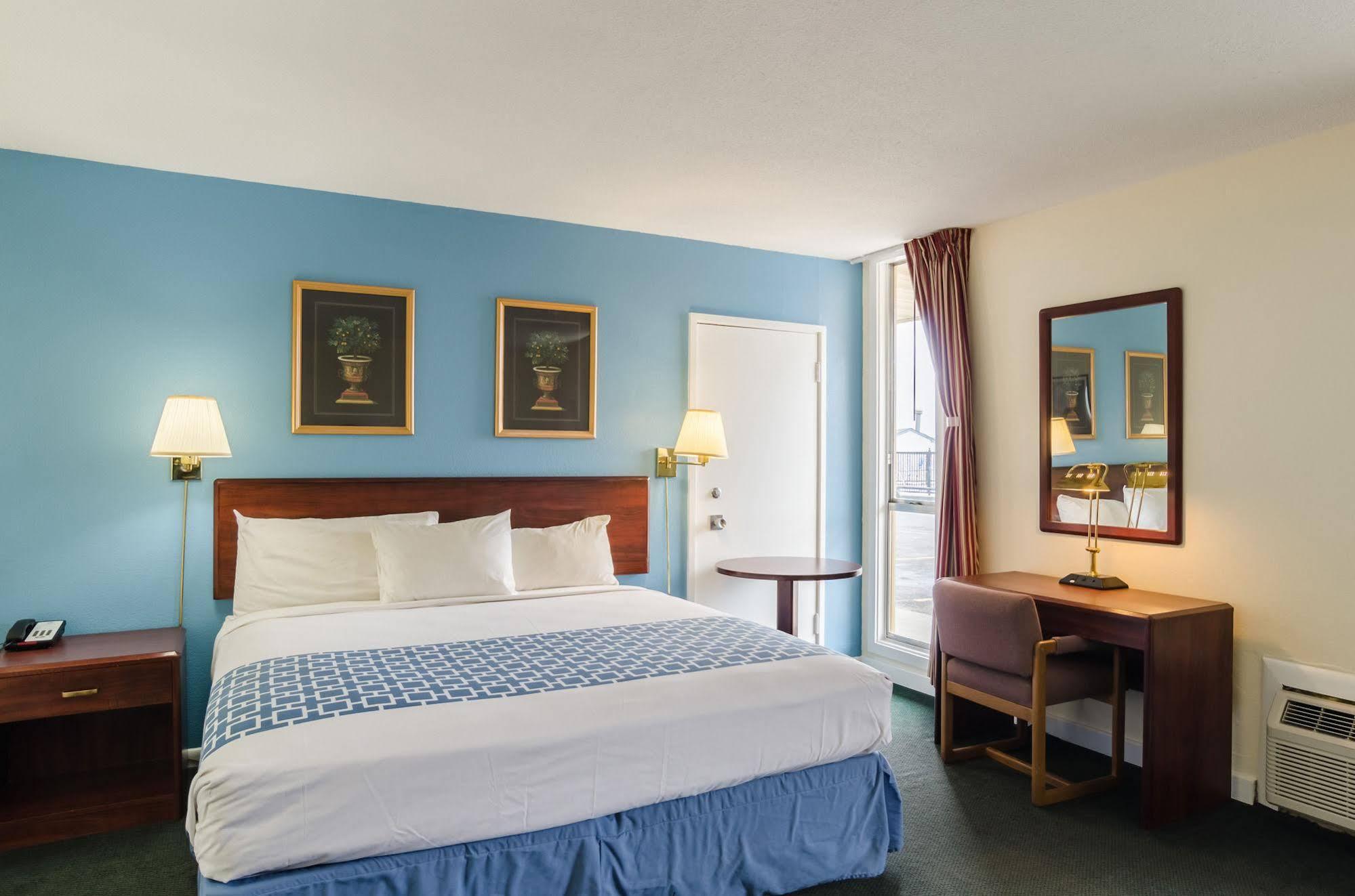 Alamo Inn & Suites Джиллетт Экстерьер фото
