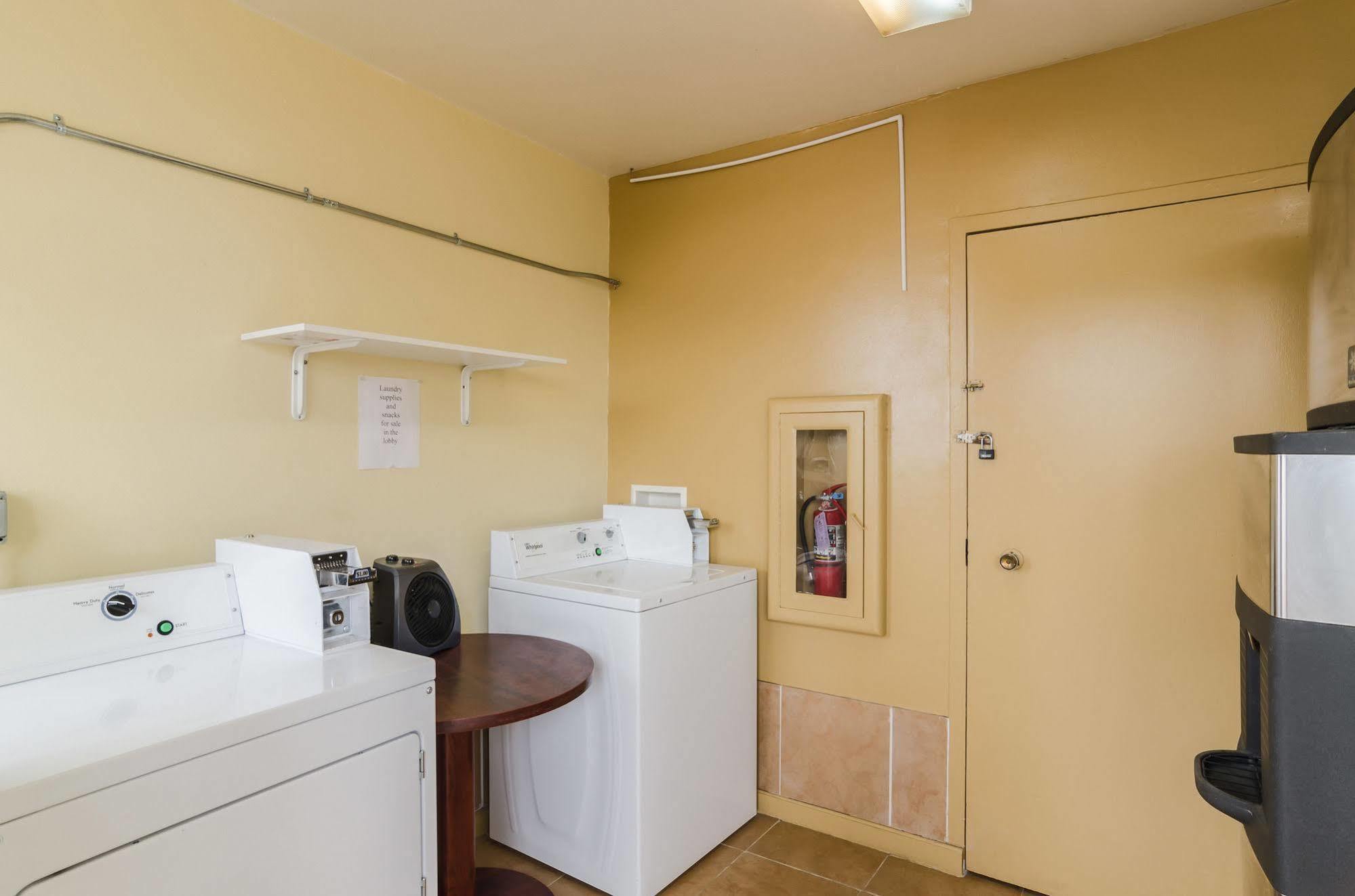 Alamo Inn & Suites Джиллетт Экстерьер фото